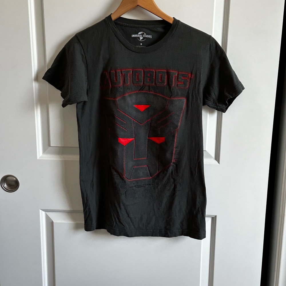 Transformers Universal Studios Hollywood Autobots T-Shirt. size small fits boys.
